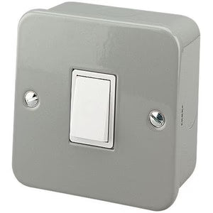 4581/BG 10A 1G 2WAY SWITCH METAL CLAD